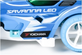 ボディ側面には「ADVAN」ブランドなどのレーシングタイヤでおなじみのヨコハマタイヤのロゴマーク入り。